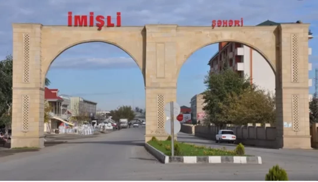 İmişli rayon Təhsil Şöbəsinin Azad Həmkarlar İttifaqının müdiri Əlimirzə Şirinov öz peşəkarlığı və insanlara qayğıkeşliyi ilə seçilən insandır