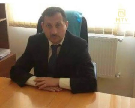 Zaur Müseyibov işinin peşəkarı Təhsil Fədaisidir.